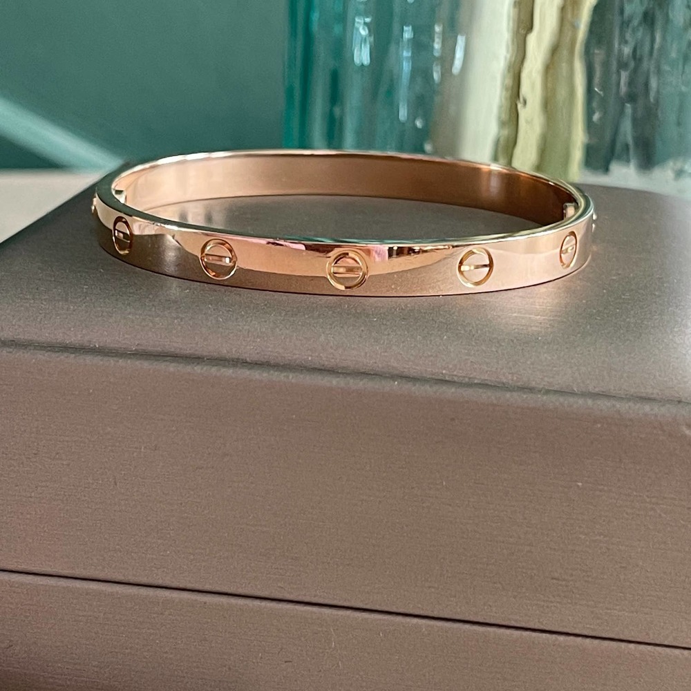 ❌SOLD❌Cartier LOVE Bracelet Rose Gold 17 Regular New Screw System - Picture 3 of 13